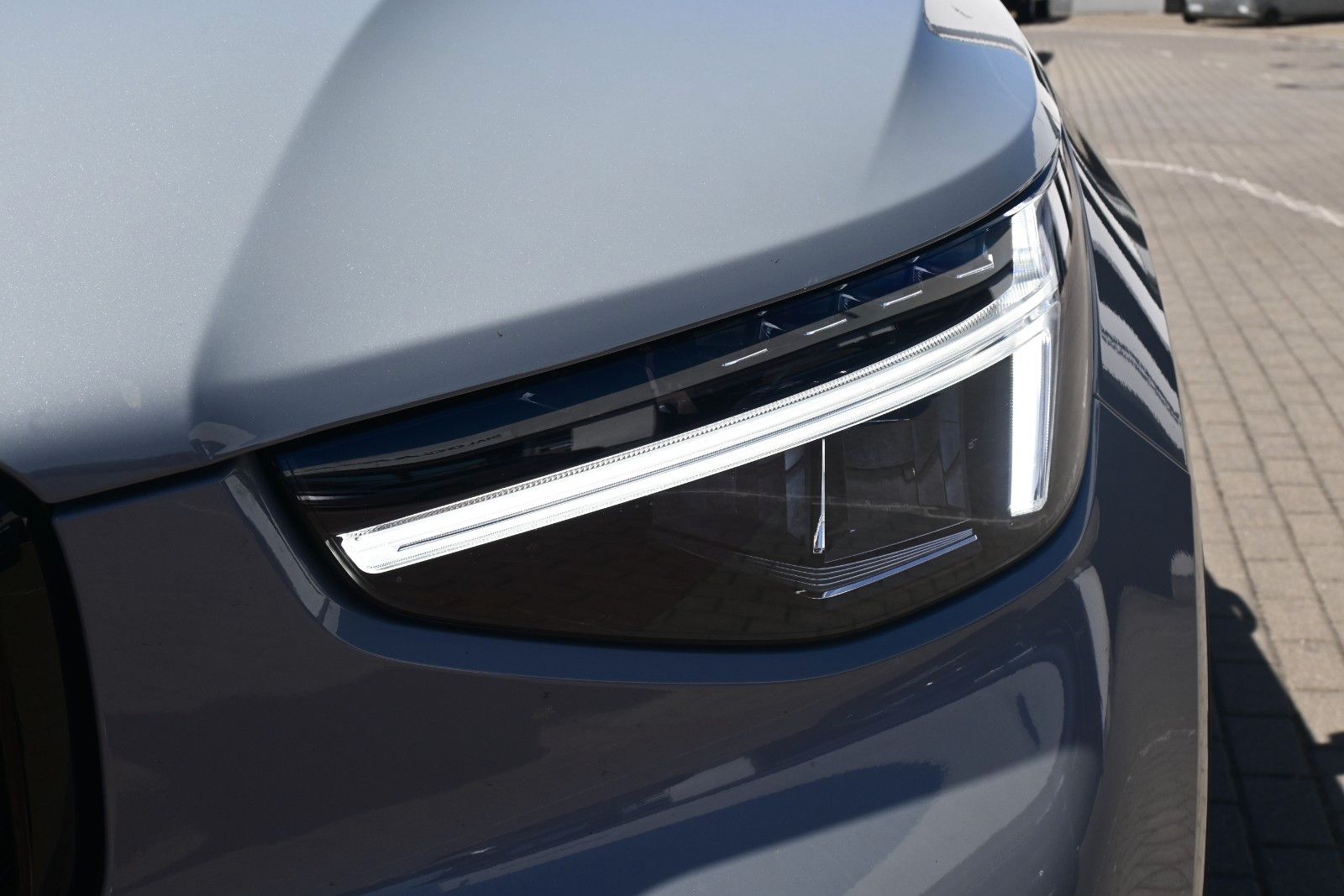 Fahrzeugabbildung Volvo XC40 B3 DKG Plus Black Edition*STDHZG*360°*ACC*