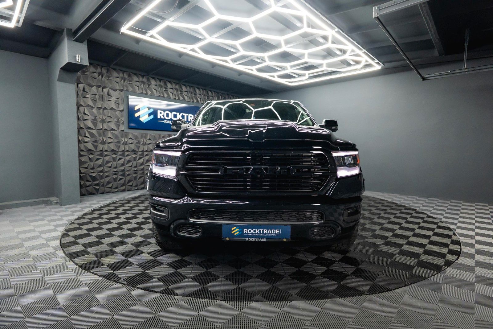 Fahrzeugabbildung Dodge RAM 5.7 V8 HEMI 4x4 LARAMIE Offroad Night LED