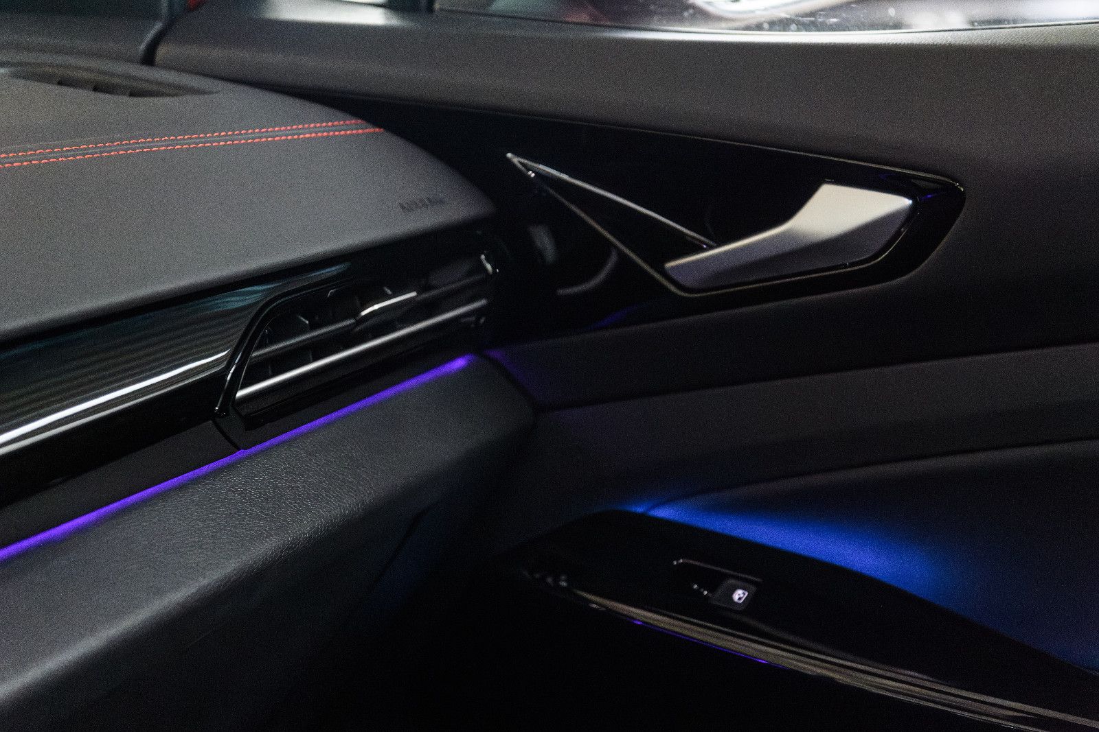 Fahrzeugabbildung Volkswagen ID.4 250 GTX 4Motion IQ-LED+AHK+E-SITZE+PANO+HuD