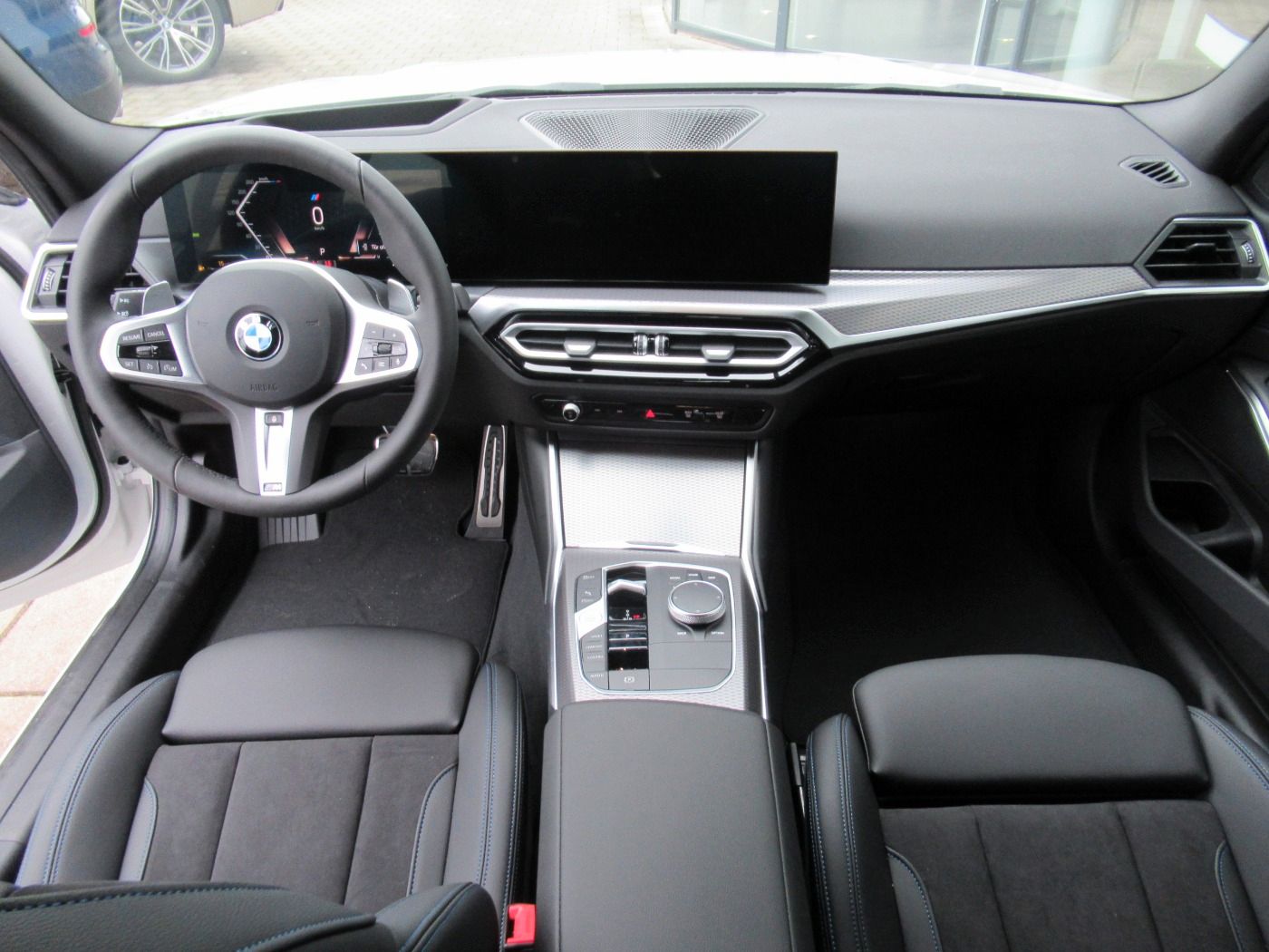 Fahrzeugabbildung BMW 320i Lim. M-Sport AKTION! AHK/HUD/LKH/HiFi