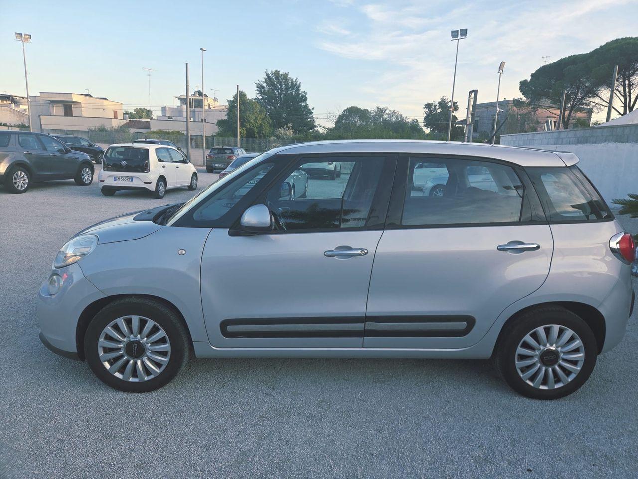 Fiat 500L 2012 — engine 875 cm³, 105 HP (77kW)