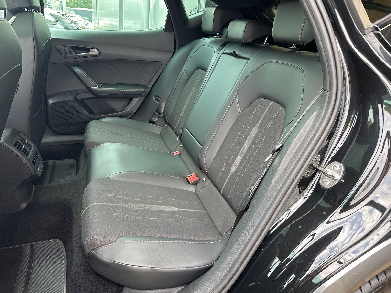 Fahrzeugabbildung CUPRA Formentor 4Drive NAV+LED+AHK+ACC+KAM+PANO+19ZOLL
