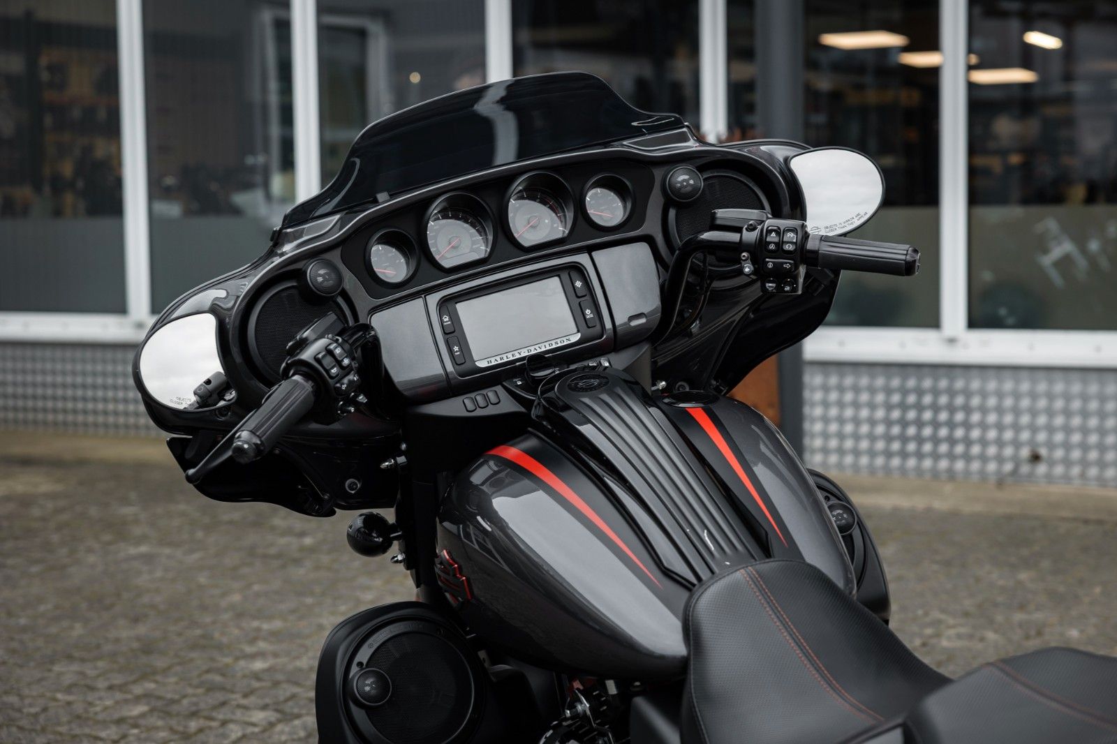 Fahrzeugabbildung Harley-Davidson CVO STREET GLIDE 117 FLHXSE - KESSTECH