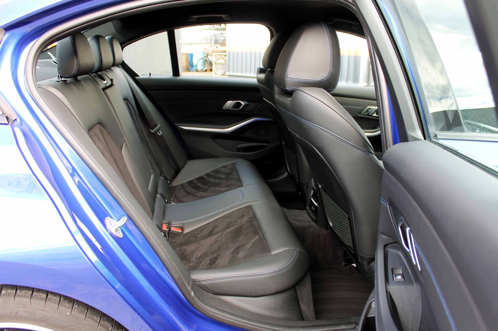 Fahrzeugabbildung BMW 320i xDrive MSport Steptr. Temp PDC KAM LED NAV