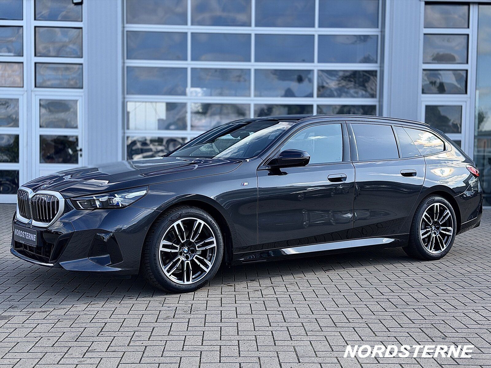 BMW 520 d M Sport 360°+STANDHZG+PANO+MEMORY+HEAD-UP imagem 2