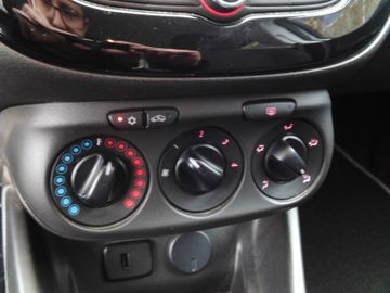 Bild 16 Opel Corsa E 1.4 Drive Alu Klima PDC SHZ LHZ Navi-App