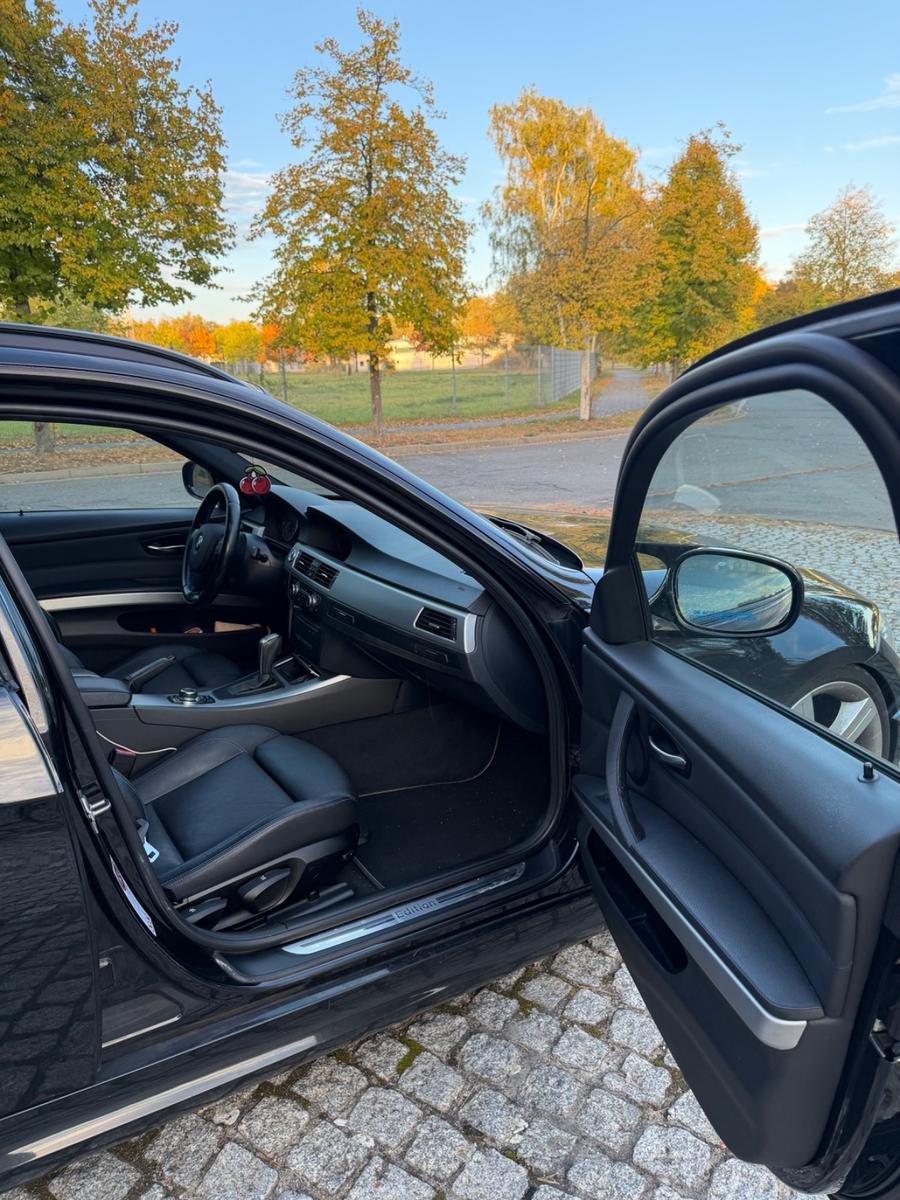 BMW 318 2010 — photo 13