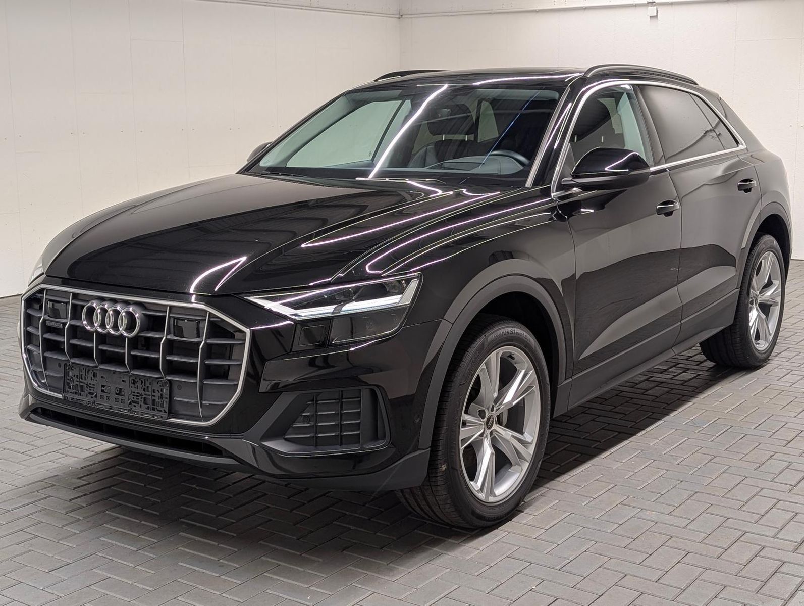 AUDI Q8 quattro LED/Navi/HUD/Luft/Pano/AHK/Kam/21-LM