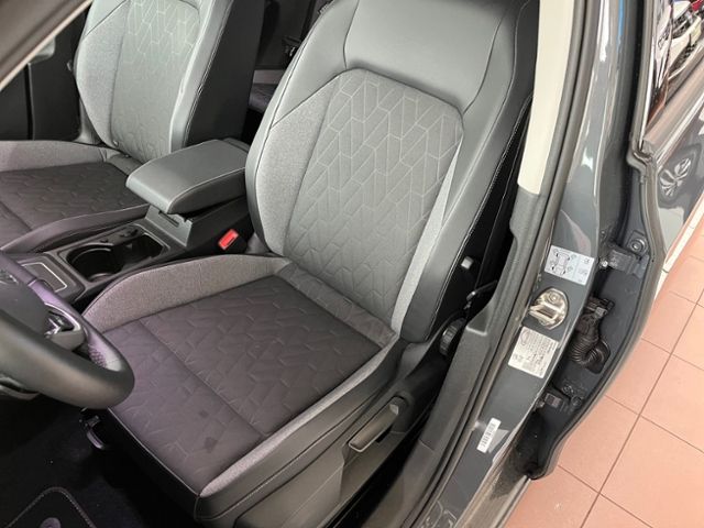 Fahrzeugabbildung Volkswagen Golf VIII Variant 2.0 TDI DSG GOAL NAV AHK AREA