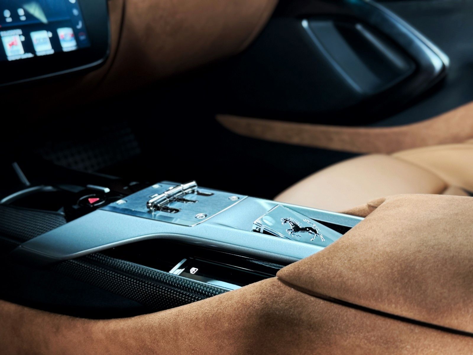 Fahrzeugabbildung Ferrari 12Cilindri + Cabon + Lift + Verde Minerale Metal