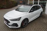 Ford Focus 2.3 EcoBoost ST X LED ACC Head-Up Kamera - mit Benzin-Antrieb: Beheizbare Frontscheibe