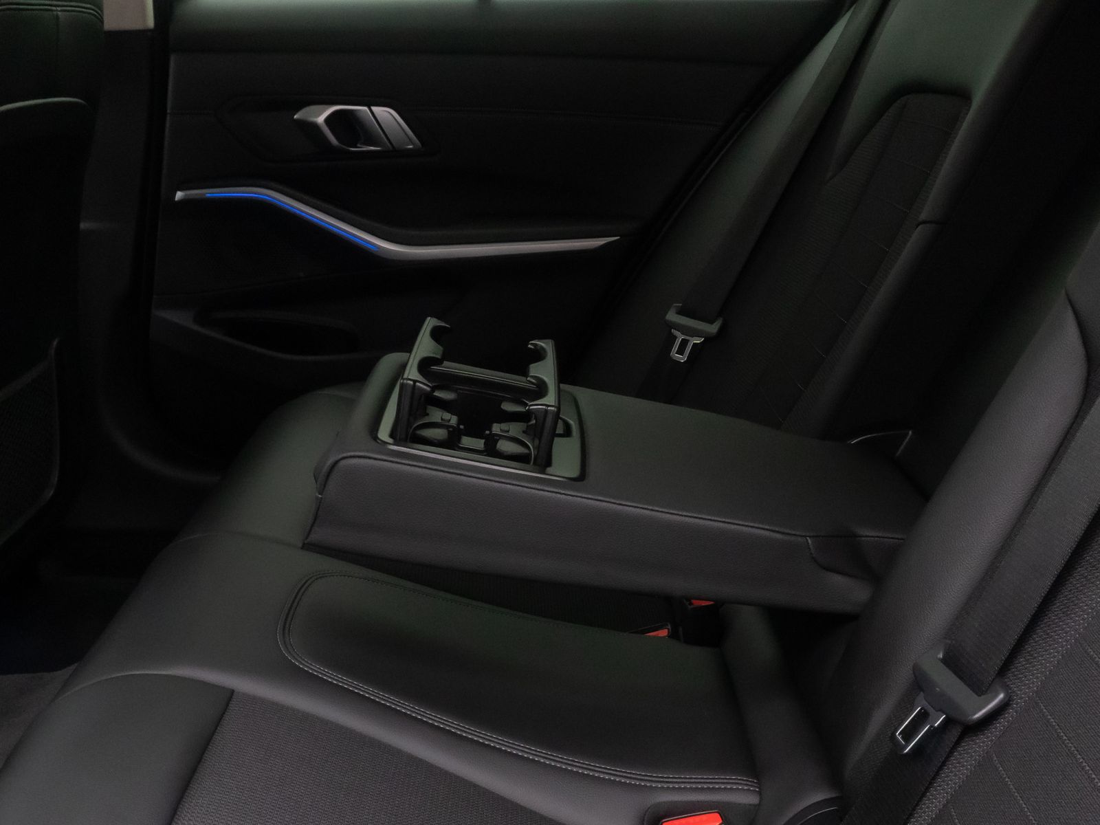Fahrzeugabbildung BMW 320d xD Sport Line Alarm AHK DAB HiFi DrivAssist