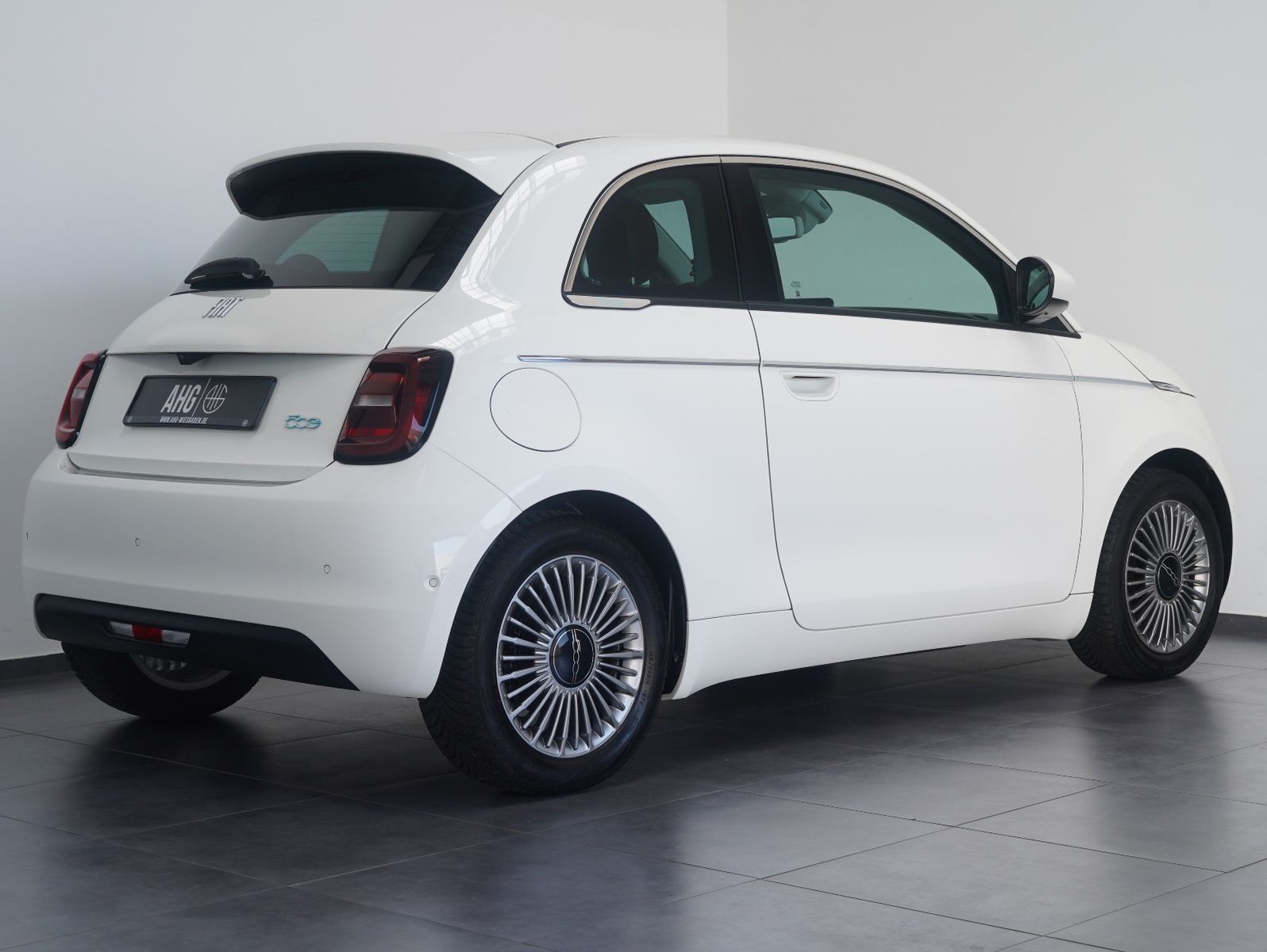 Fahrzeugabbildung Fiat 500e 87KW/42kWh/DC-LADEN/CARPLAY/DAB/SOH/KAMERA