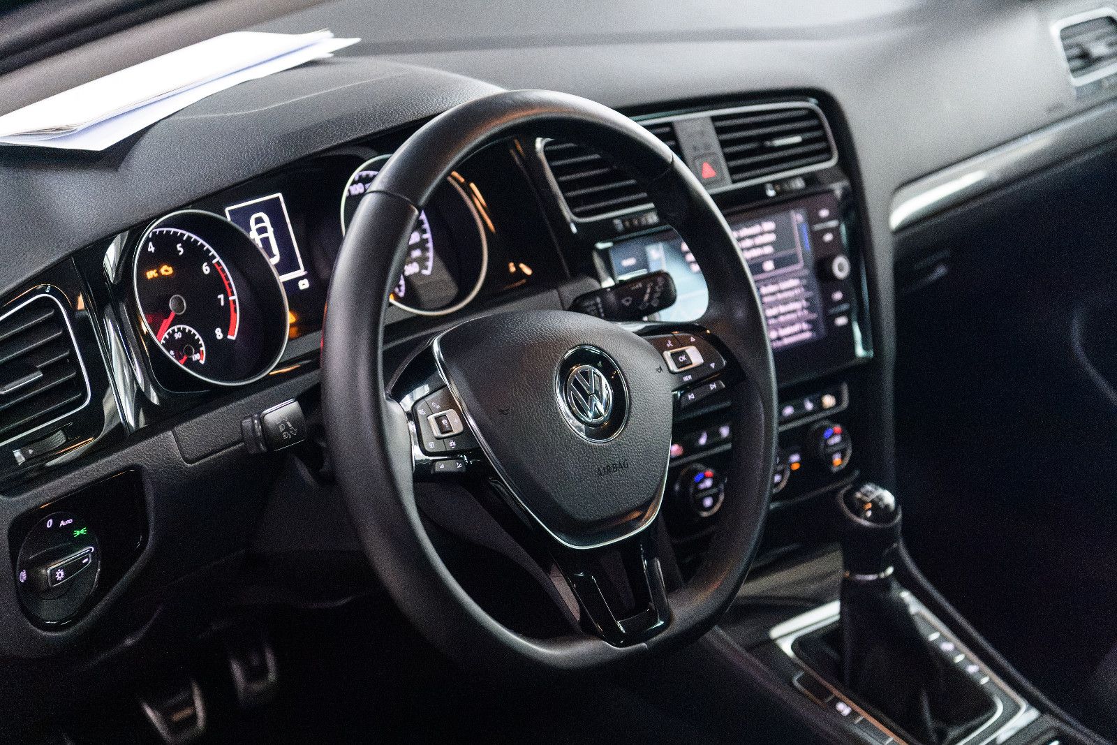 Fahrzeugabbildung Volkswagen Golf VII IQ.DRIVE +SHZ +ACC +NAVI