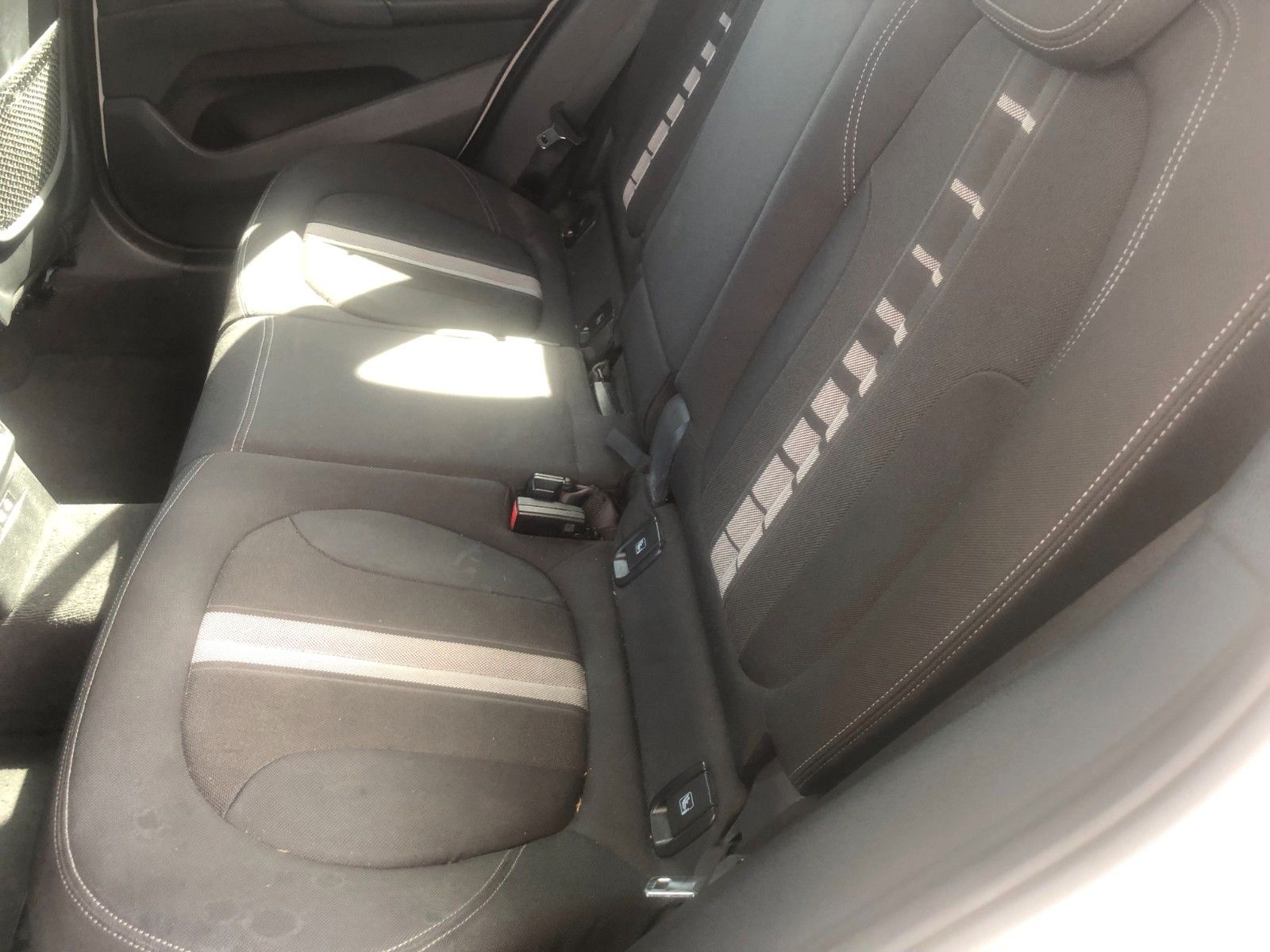 Fahrzeugabbildung BMW X1 sDrive 20 i Advantage Hagelschaden