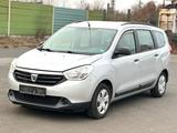Dacia Lodgy 1.6 MPI  Anhängerkupplung  Klima   1 Hand - silberne Dacia Lodgy