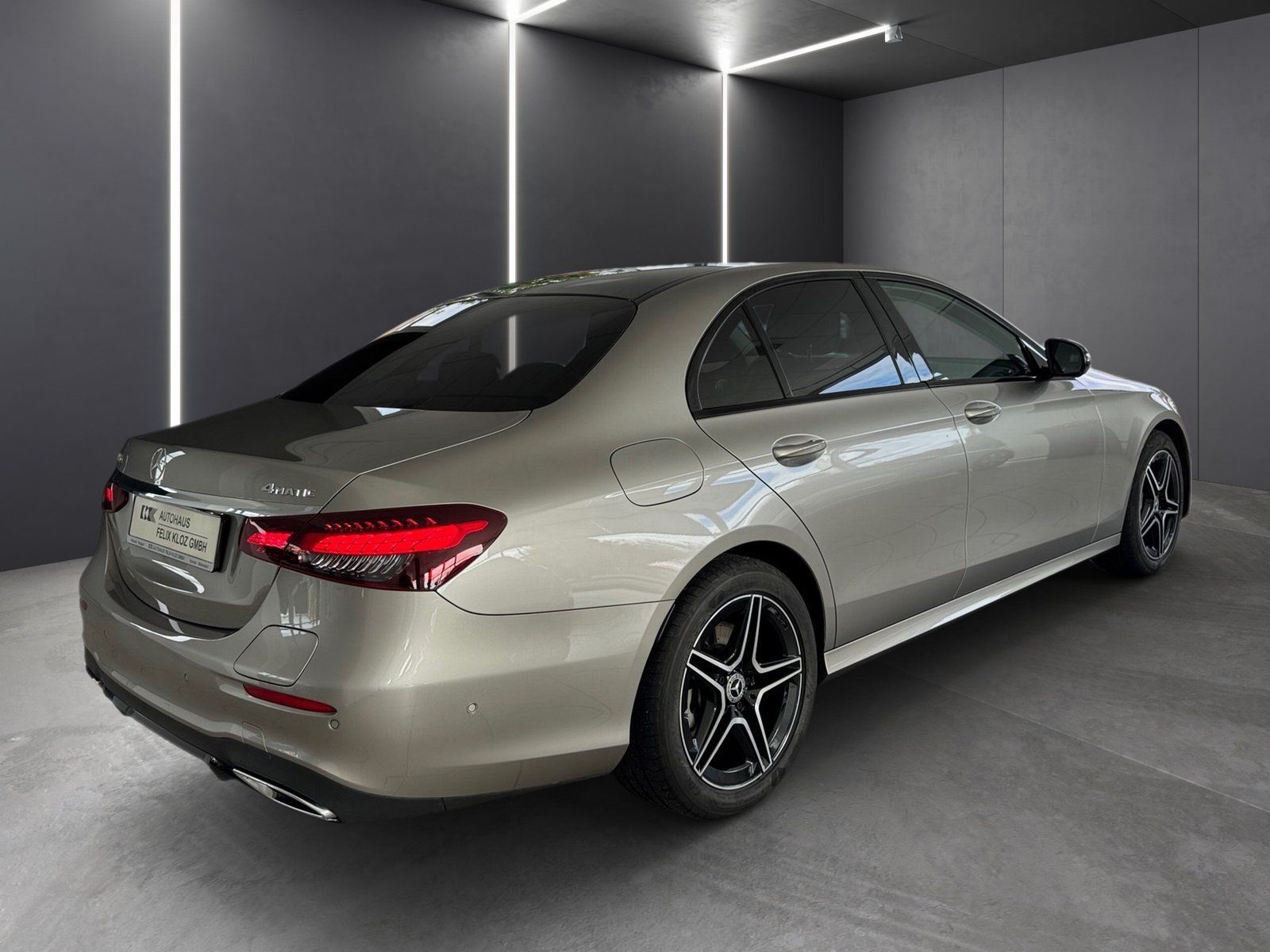 Fahrzeugabbildung Mercedes-Benz E 300 de AMG 4M*Distronic*AirBody*Burmester*LED*