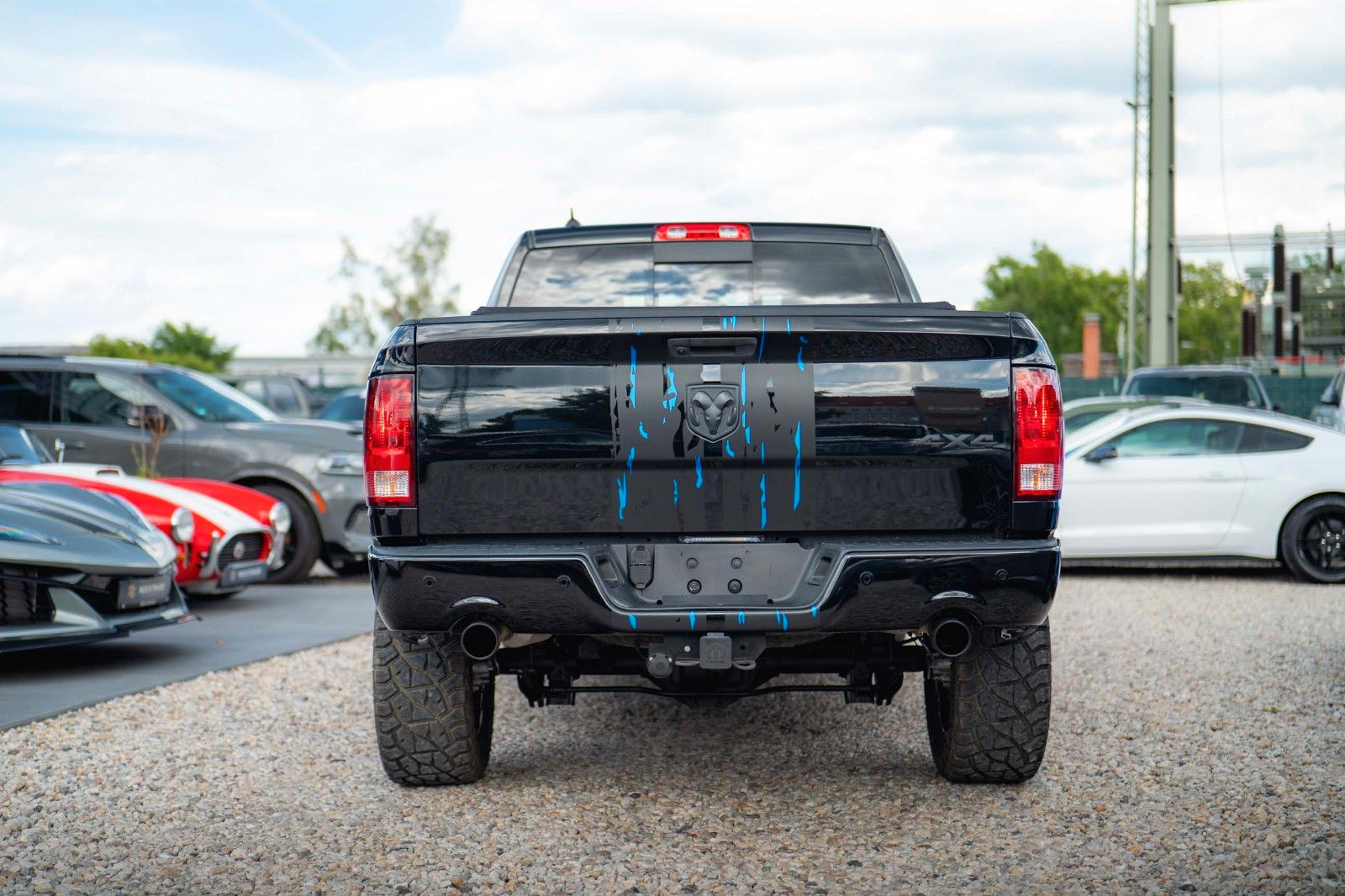 Fahrzeugabbildung Dodge RAM 5.7 V8 HEMI 4x4 OFFROAD Night LONGBED RAMBOX