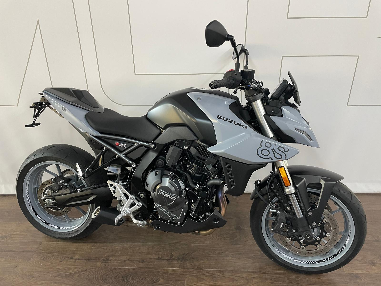 Suzuki GSX-8S kurzes Heck mit Mini Blinker