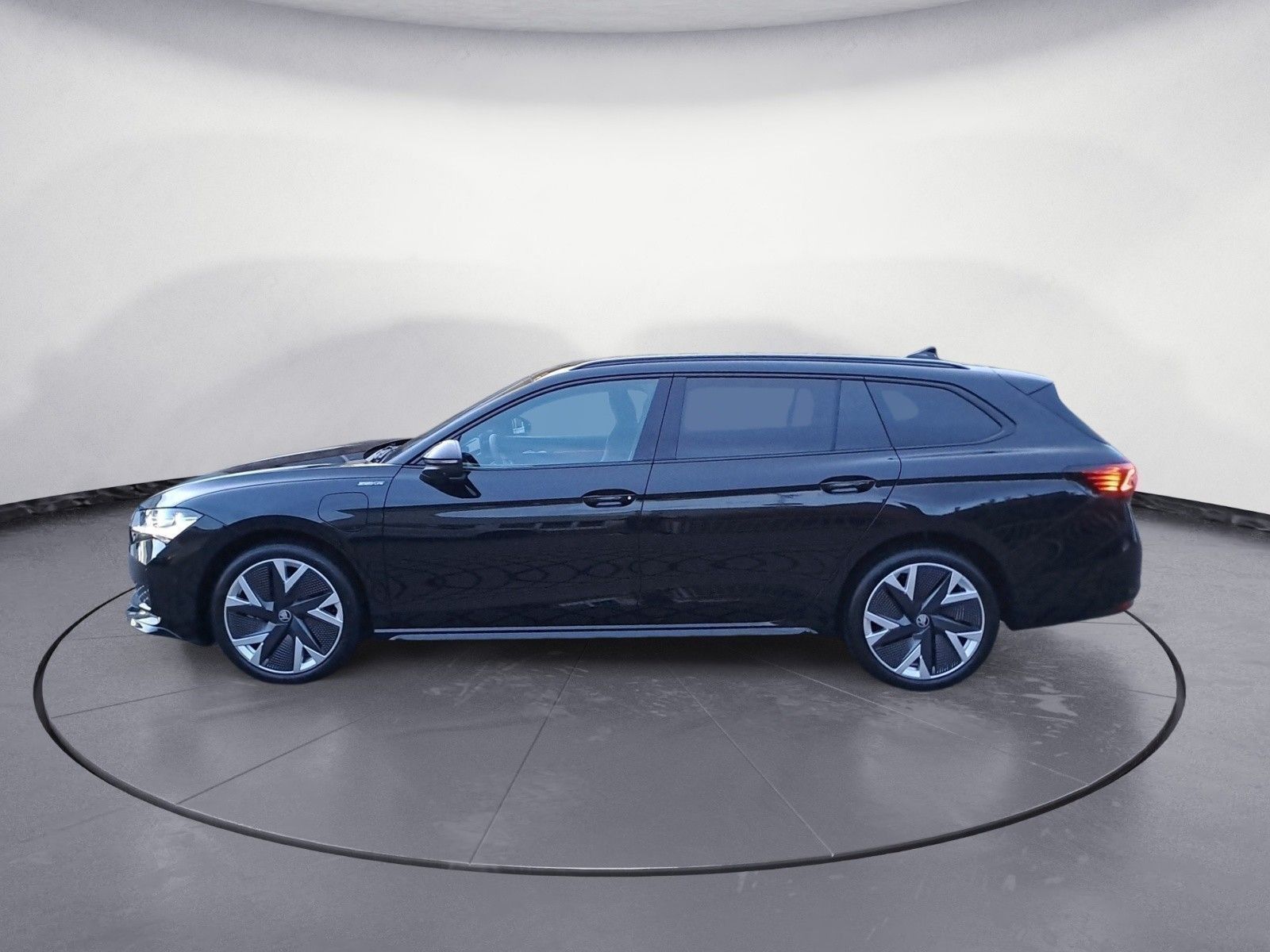 Skoda Superb Combi Sportline 1,5 TSI iV 6-Gang-DSG imagem 2