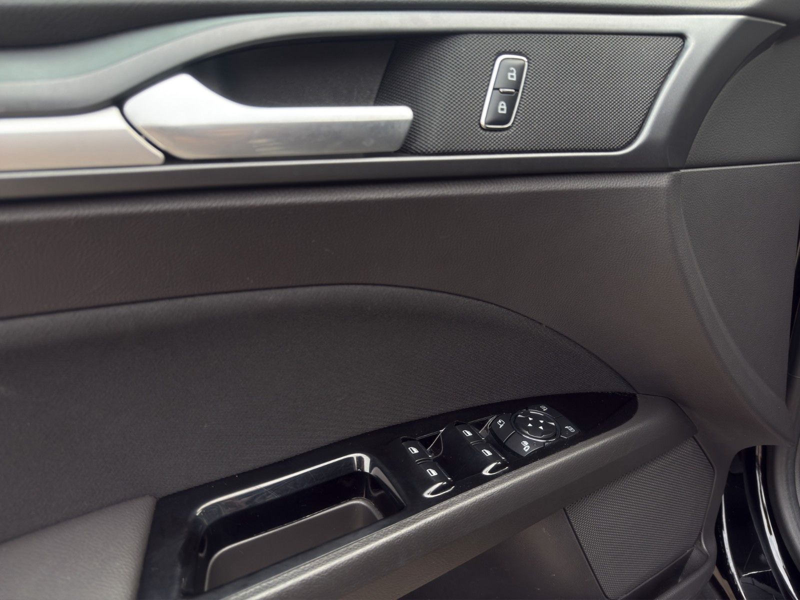 Fahrzeugabbildung Ford Mondeo Business*AHK*Sitzheizung*Tempo*LED*PDC*