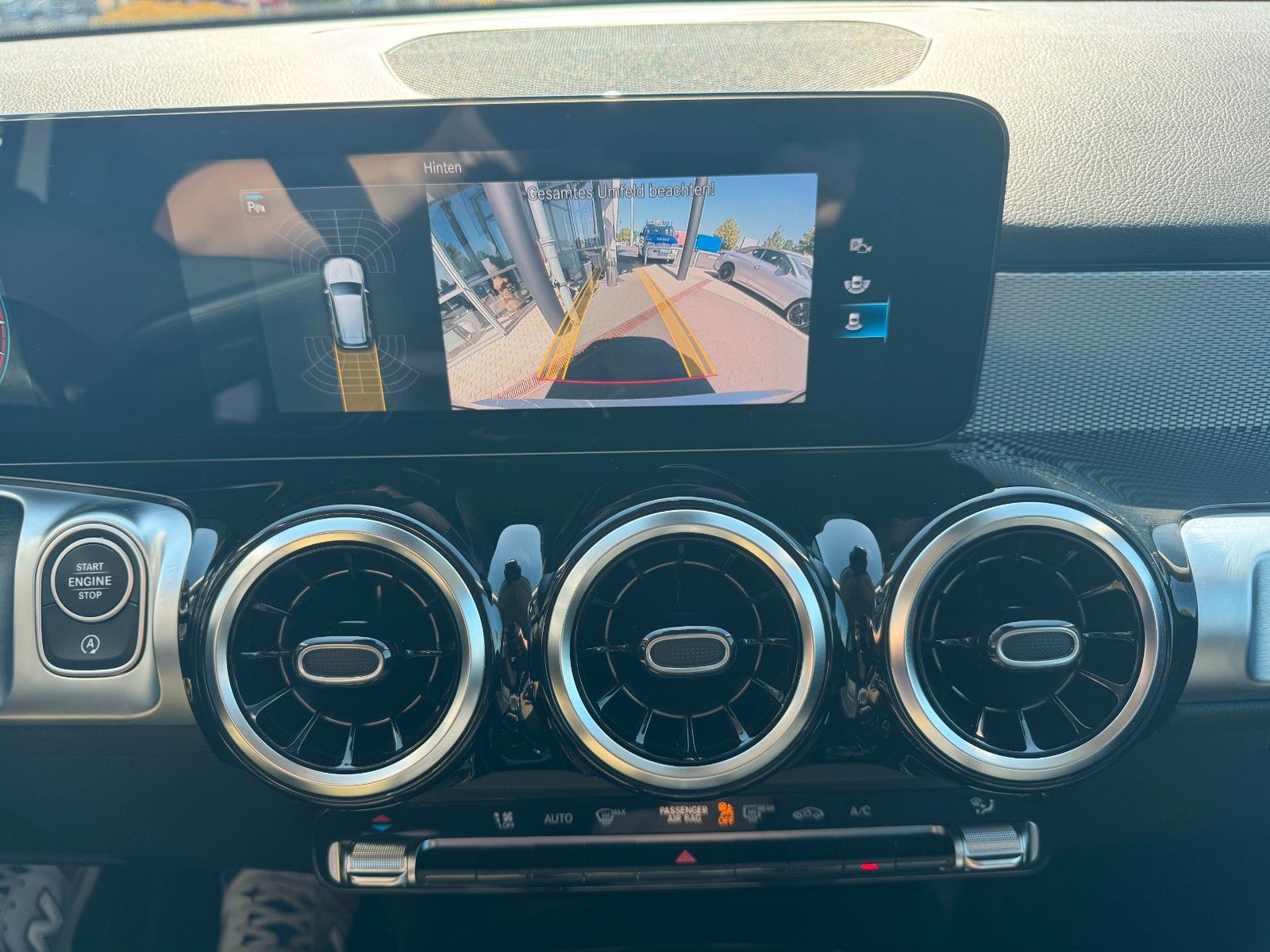 Fahrzeugabbildung Mercedes-Benz GLB 180 Style+Distronic+RKamera+Vollleder