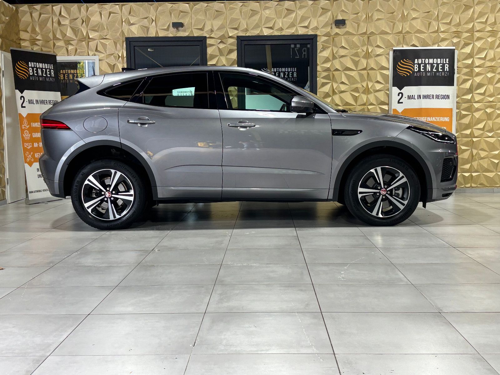 Fahrzeugabbildung Jaguar E-PACE R-Dynamic/AWD/PANORAMA/KAMERA/MERIDIAN