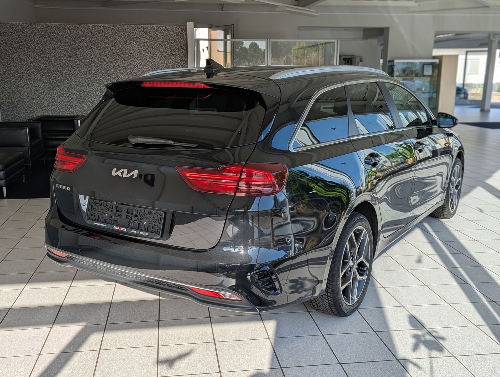 Fahrzeugabbildung Kia cee'd Sportswagon 1.5 Ultim Style-Pak JBL ACC 7J