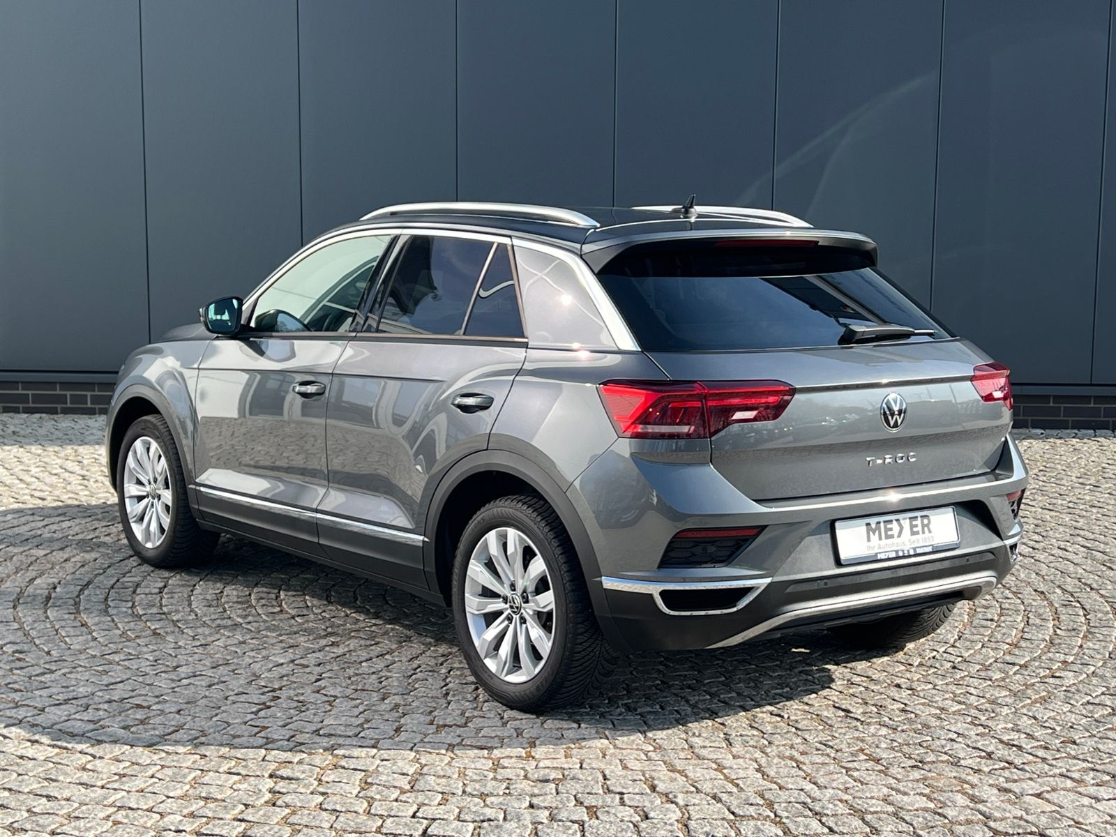 Fahrzeugabbildung Volkswagen T-Roc Sport 1.5 TSI DSG