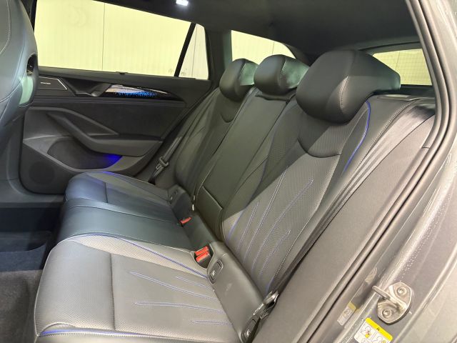 Passat Variant R-Line 1.5 TSI eHybrid DSG ACC PA