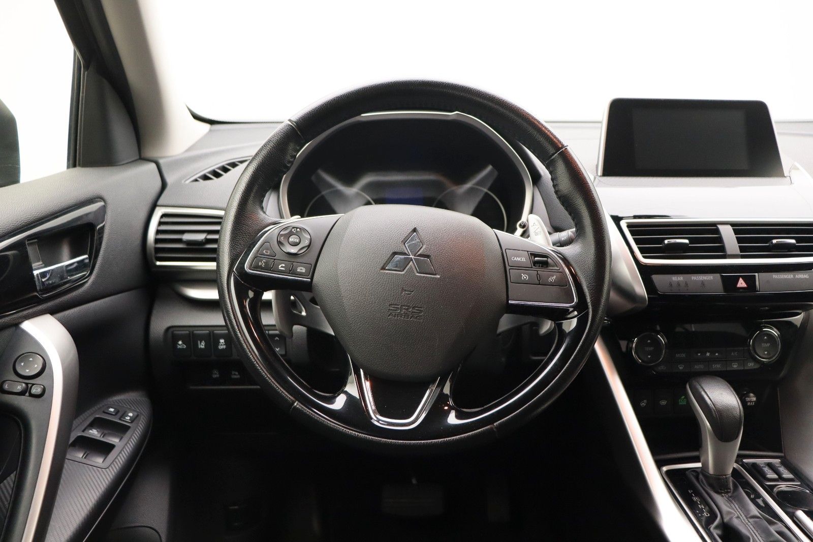 Fahrzeugabbildung Mitsubishi Eclipse Cross 1.5 Intro Edition AHK 360° LED