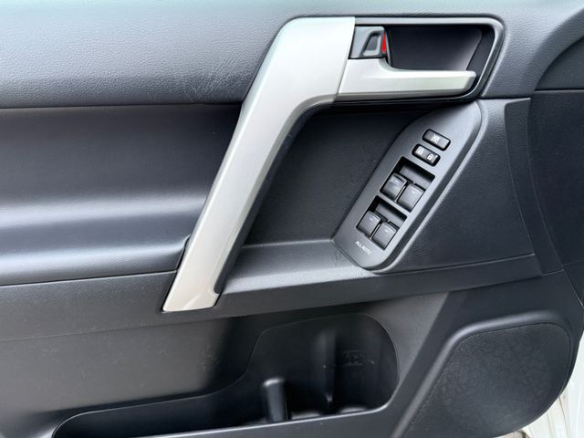 Toyota Land Cruiser Executive Bear-Lock