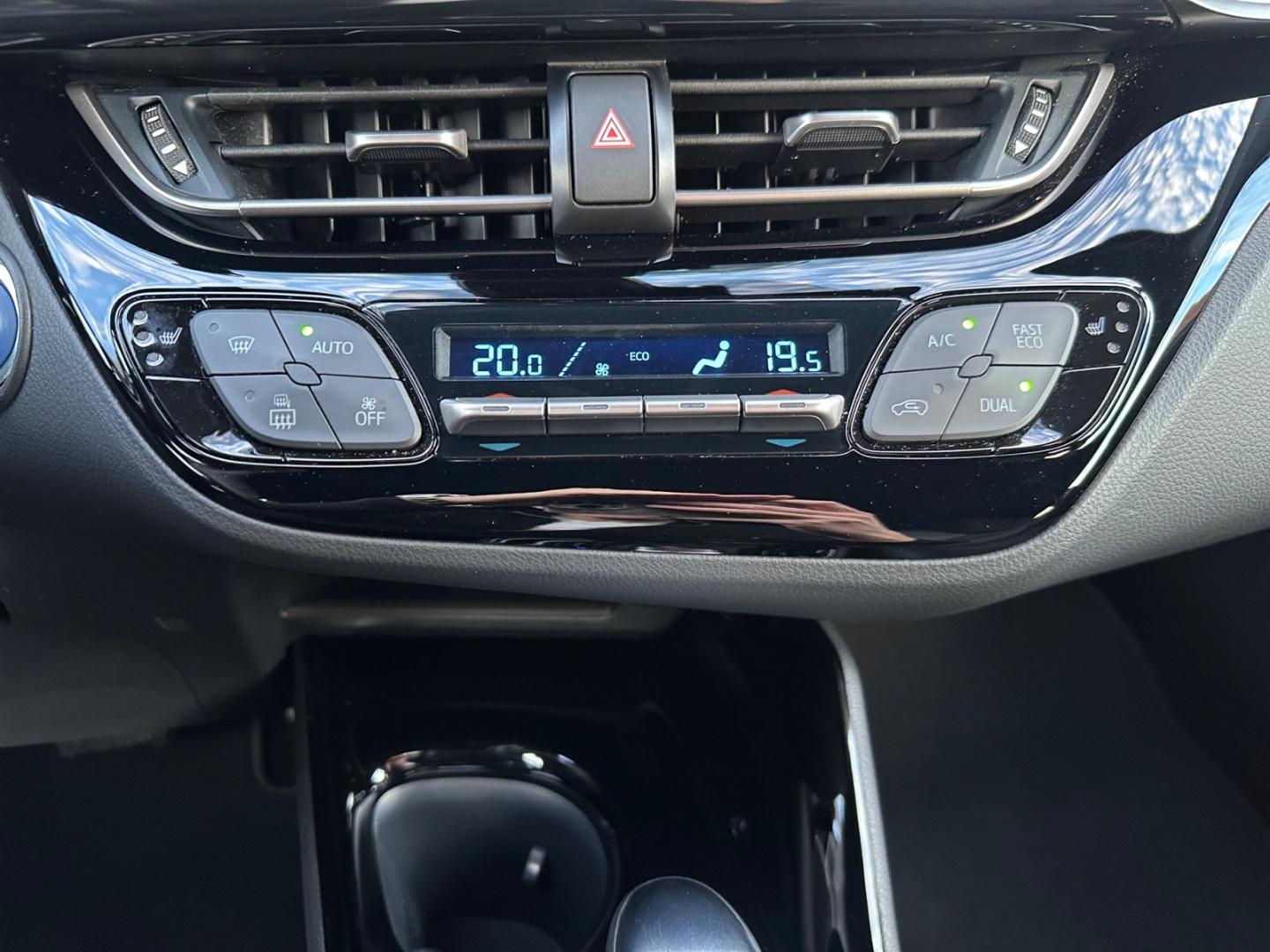 Toyota C-HR 2.0 Hybrid Team D *LED*ACC*CarPlay*CAM*SHZ*