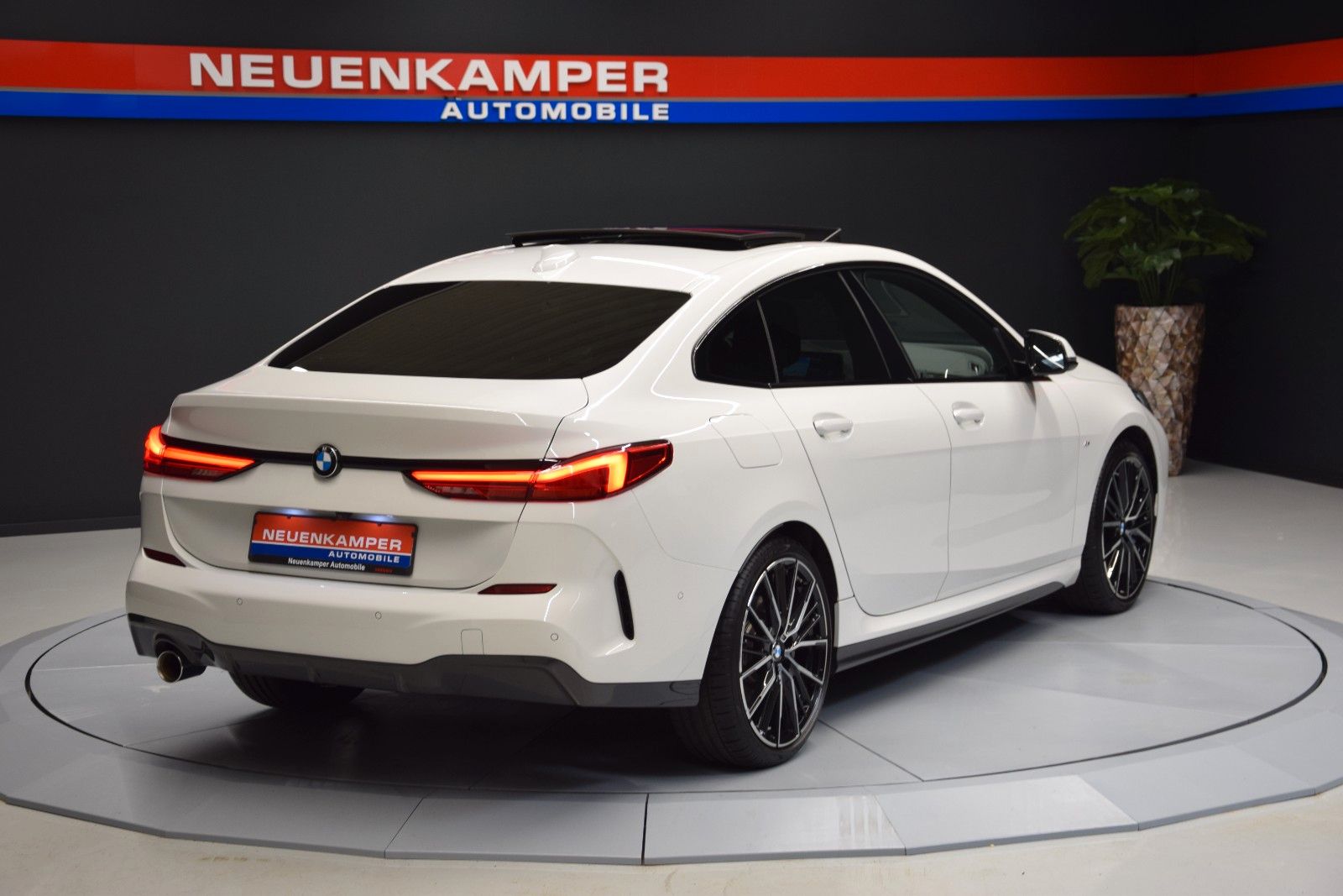 Fahrzeugabbildung BMW 218i M Sport Gran Coupe Panorama ACC H&k Memory
