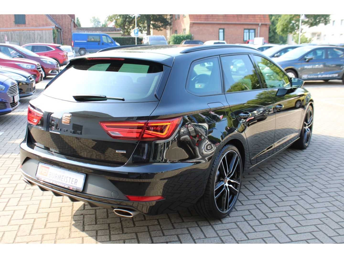 SEAT Leon Cupra 300 4Drive 2.0 TSI ST DSG ACC Navi RF - Image 5