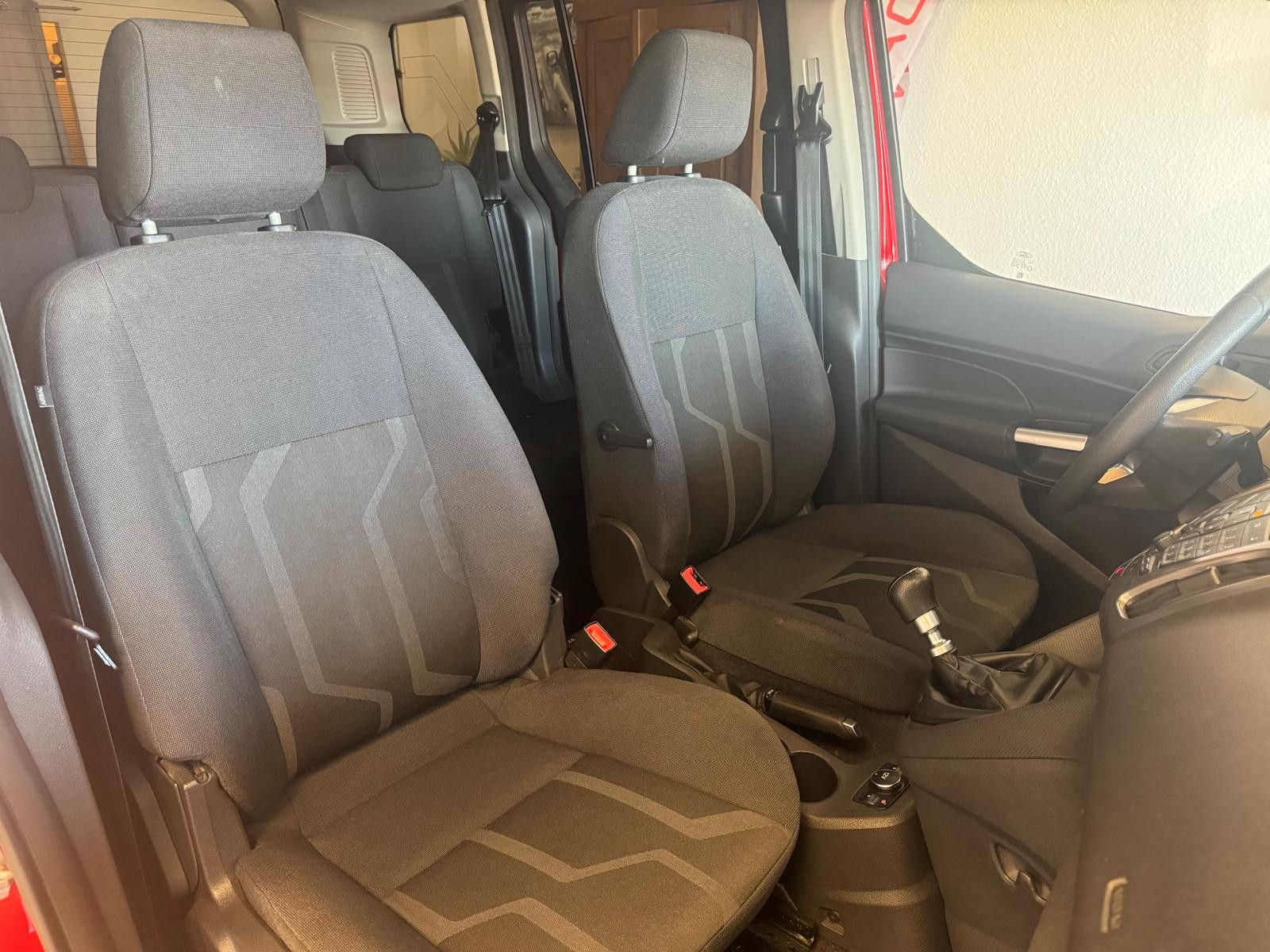 Fahrzeugabbildung Ford Tourneo Connect / KLIMA / PDC / WINTERPAKET