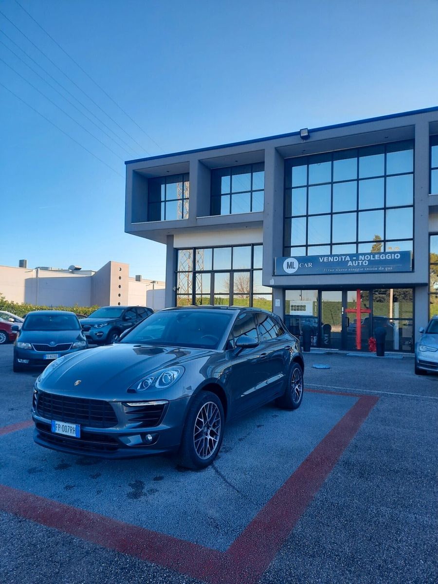 PORSCHE Macan
