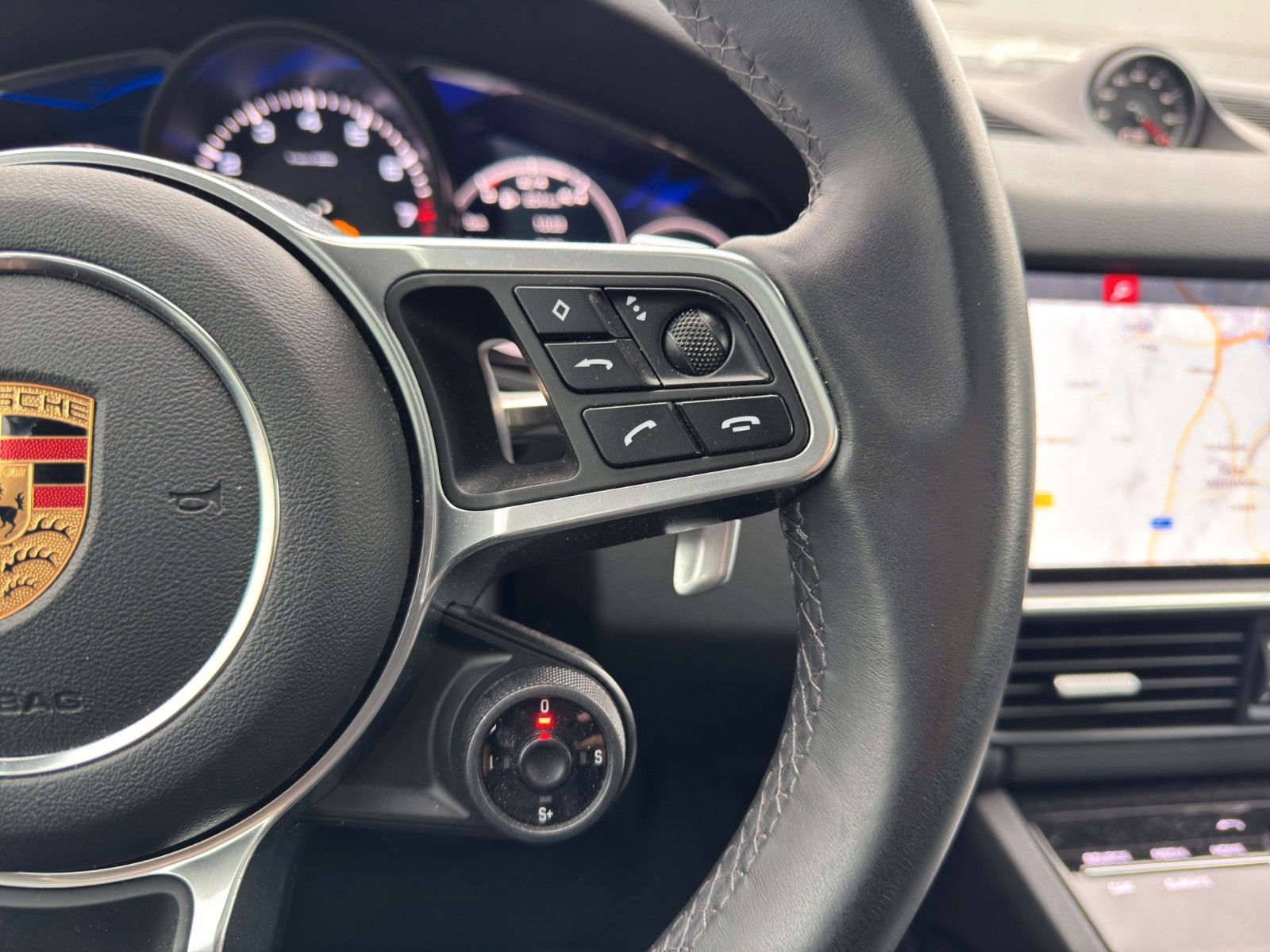 Fahrzeugabbildung Porsche CAYENNE COUPE 360° PANO HUD AHK KAM 20" MEMORY