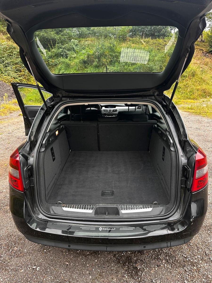 Renault Laguna 2010 — rear view