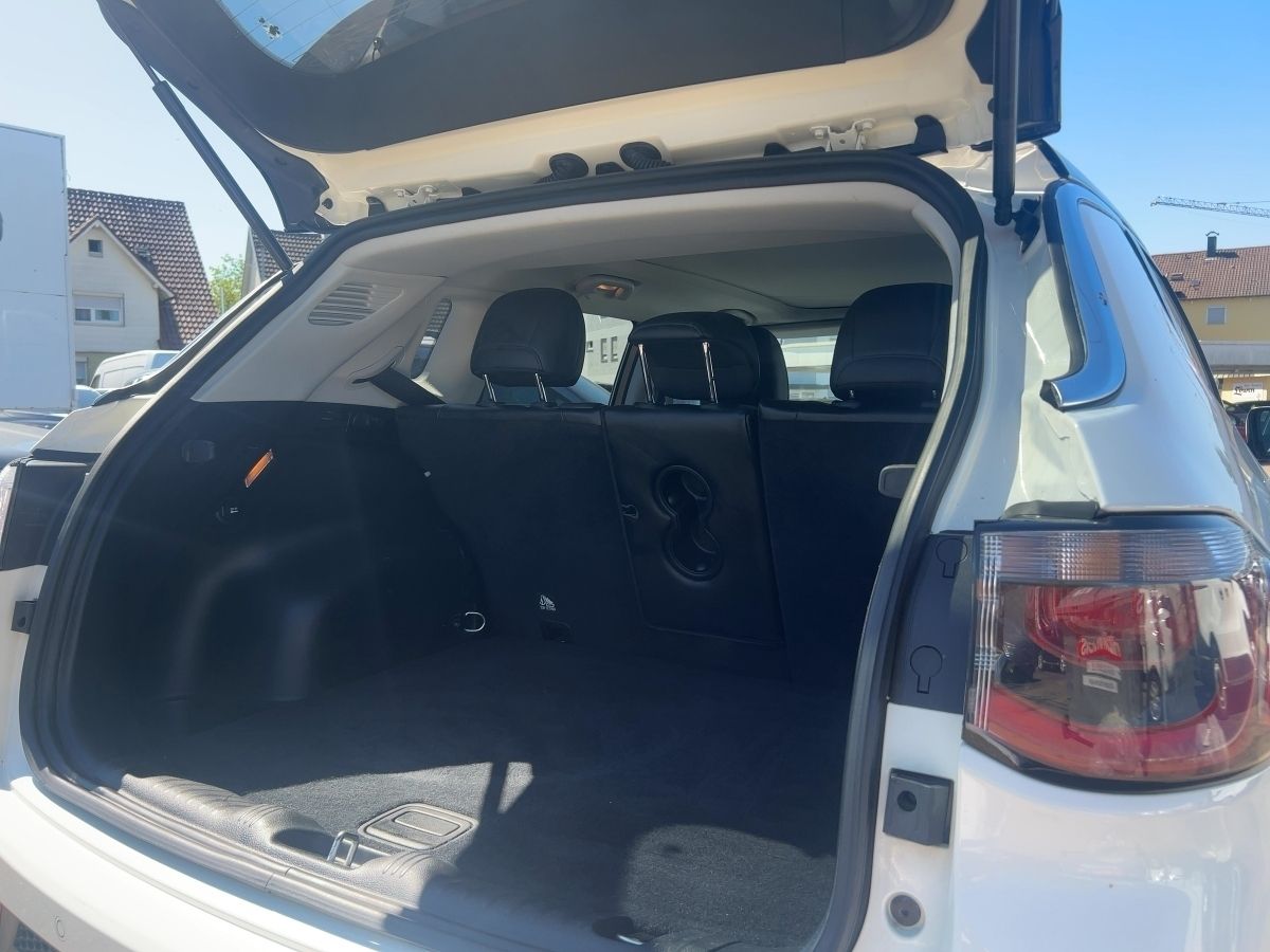 Fahrzeugabbildung Jeep Compass Limited 1.4 MultiAir 4WD ACC Glasdach