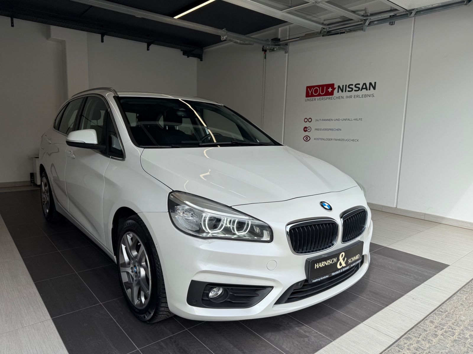 Fahrzeugabbildung BMW 220 i Active Tourer Advantage Business-Paket