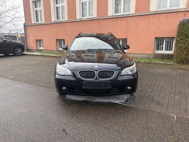 BMW Touring 530d+AUTOMATIK+231PS+PANO+NAVI+AHK+