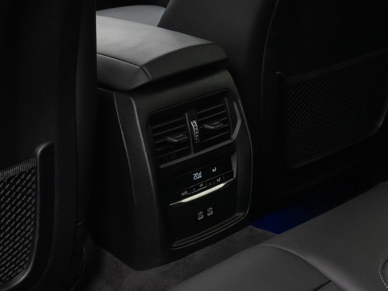 Fahrzeugabbildung BMW 320d Sport Line Kamera DAB HiFi DrivAssist Alarm