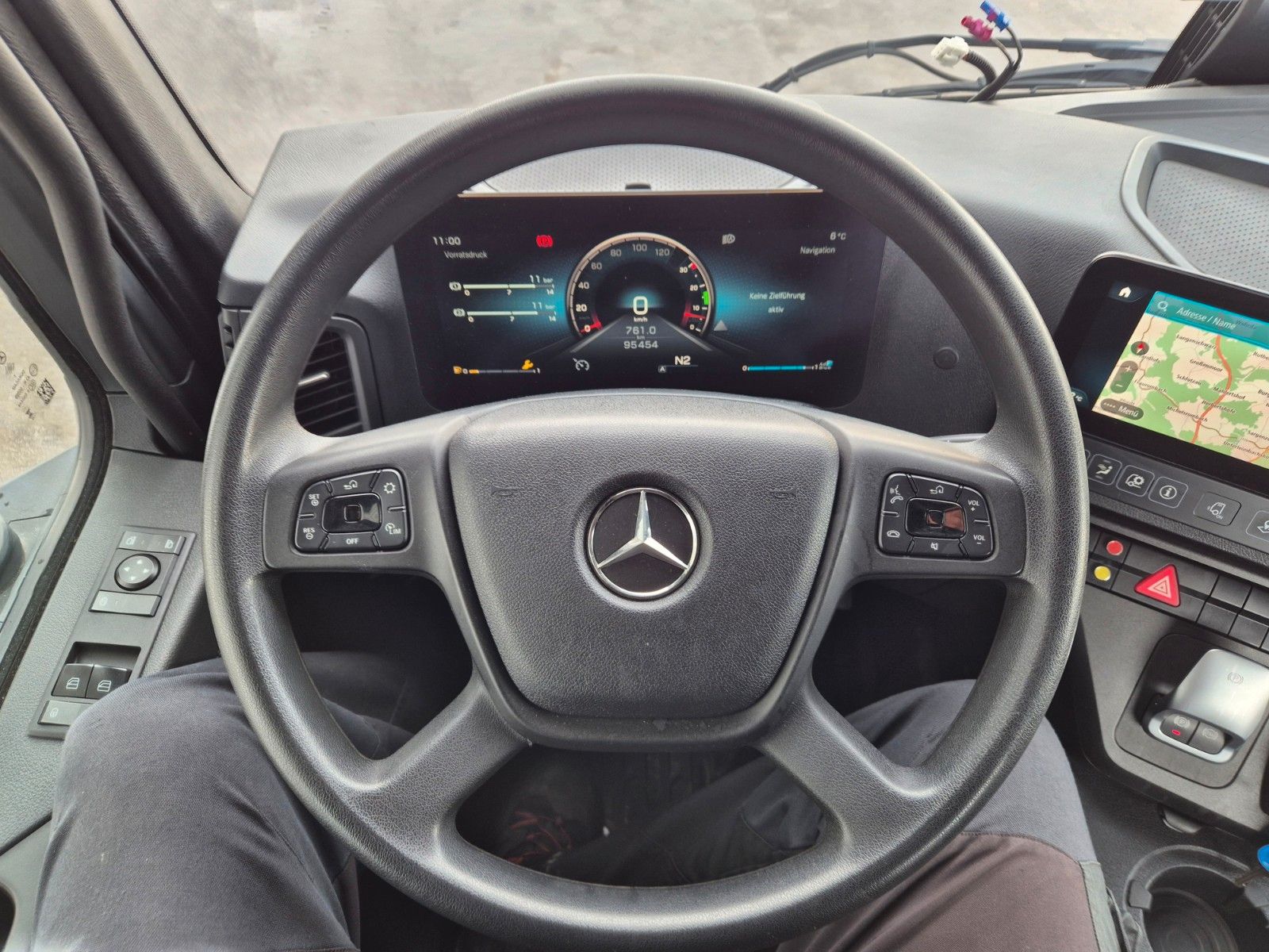 Fahrzeugabbildung Mercedes-Benz Actros 1832 L Glaswand Palfinger PK 14502 Funk