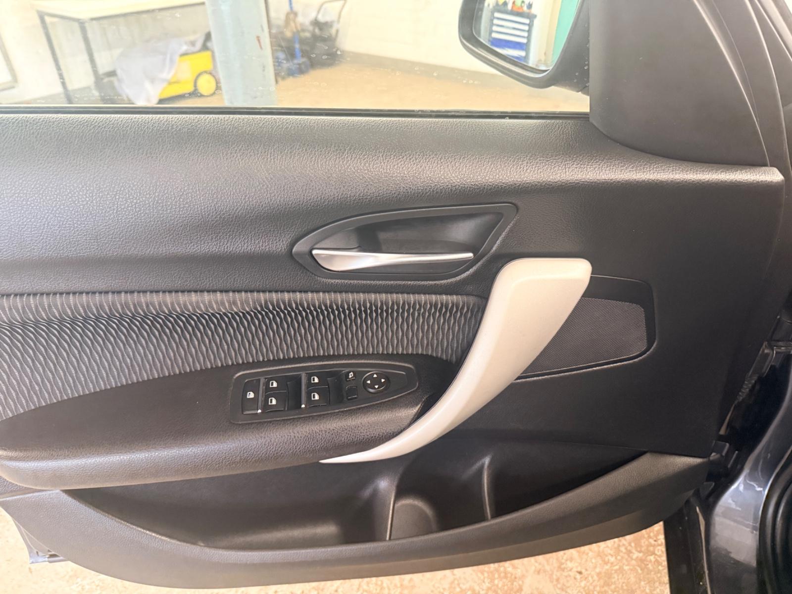 BMW 118i Aut. 5-türig Navi Shz PDC Tempo Klimaaut.