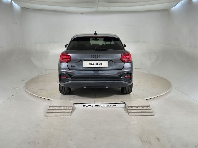 Audi Q2 I 2021 35 1.5 tfsi Identity Black s-tron imagem 3