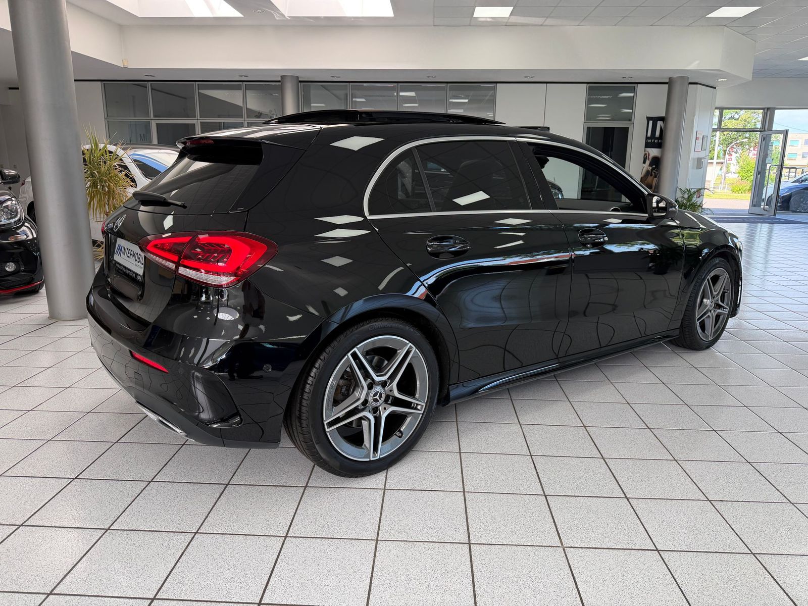 Mercedes-Benz A 250 4Matic AMG LEDER LED PANO BURMESTER STHZG foto 4