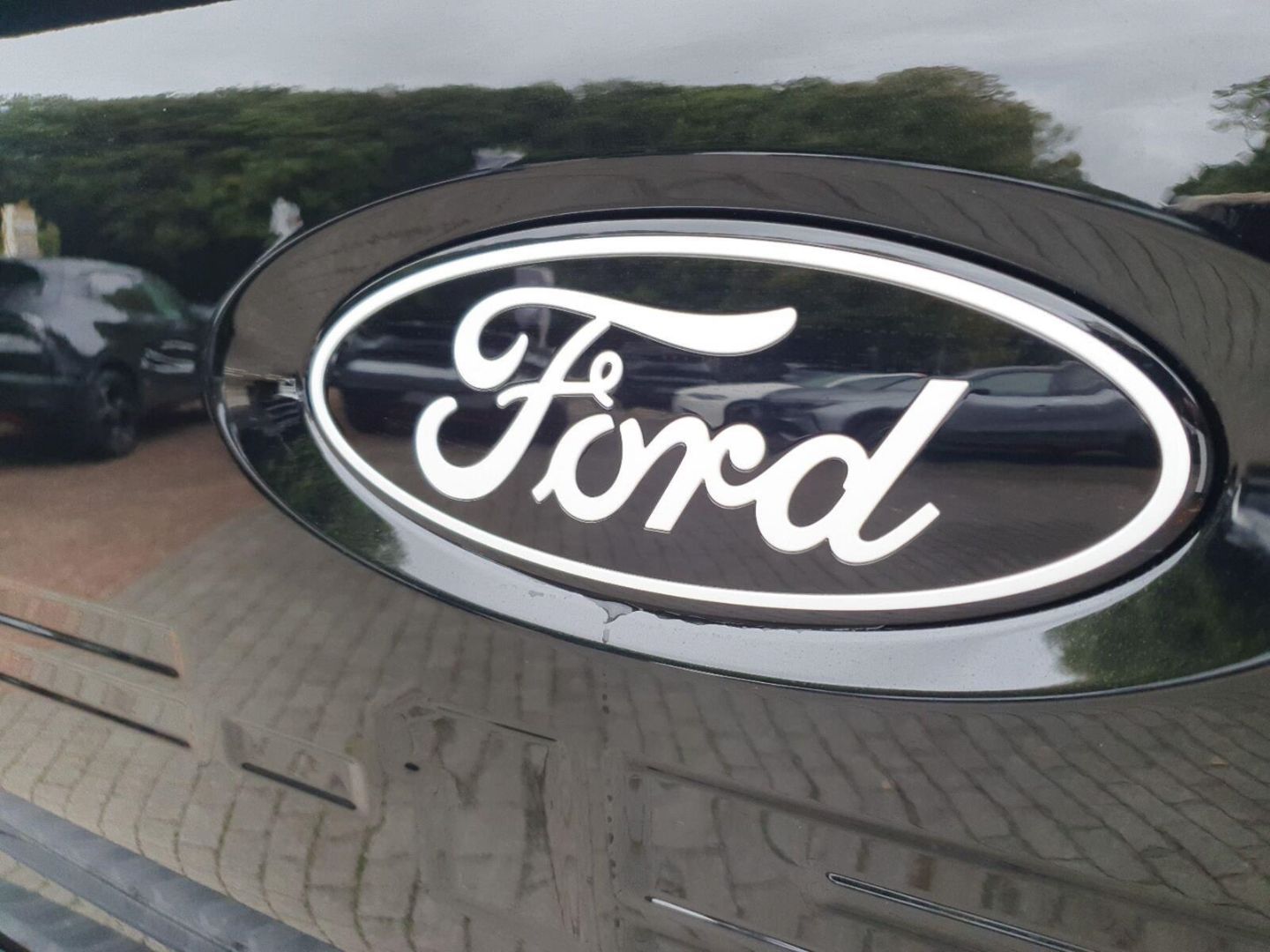 Fahrzeugabbildung Ford F 150 Lariat Black MY25 5,0-V8 4x4 SuperCrew-Vol