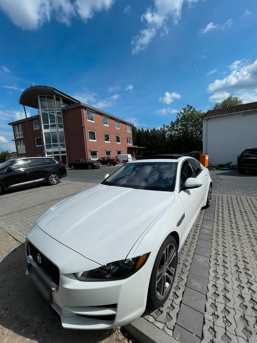 JAGUAR XE