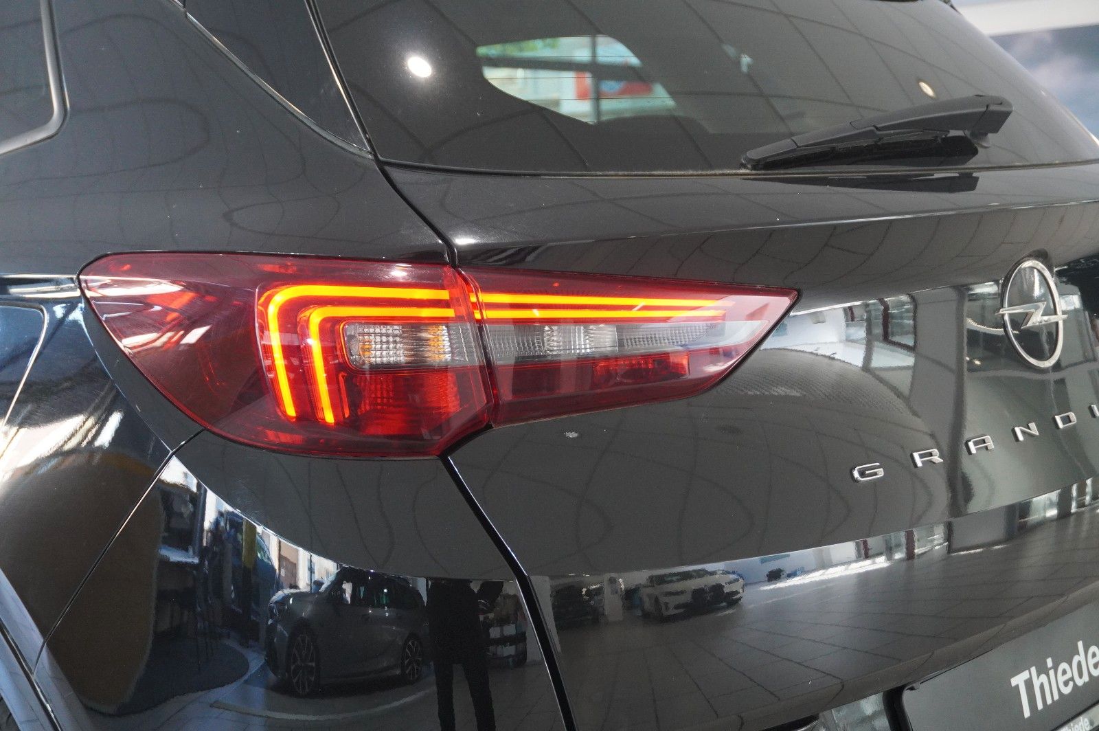 Fahrzeugabbildung Opel Grandland (X) ULTIMATE 4HYBRID NAVI/LED/360°/DAB